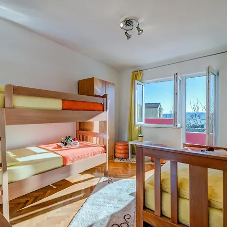 Schoene In Kastel Sucurac Mit Gruenem Garten Und Schoener Aussicht Appartamento
