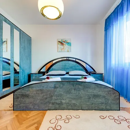 Schoene In Kastel Sucurac Mit Gruenem Garten Und Schoener Aussicht Kaštela